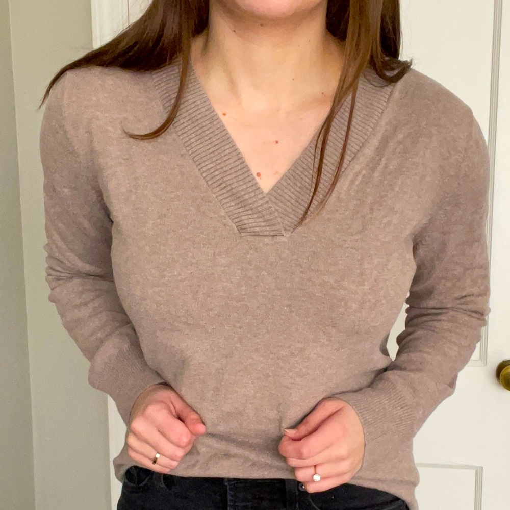Gap vneck sweater